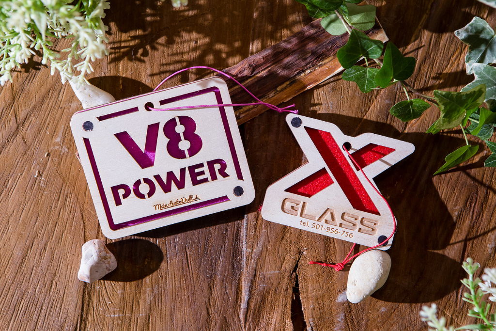 2 Types of wooden car air fresheners with felt in red and purple